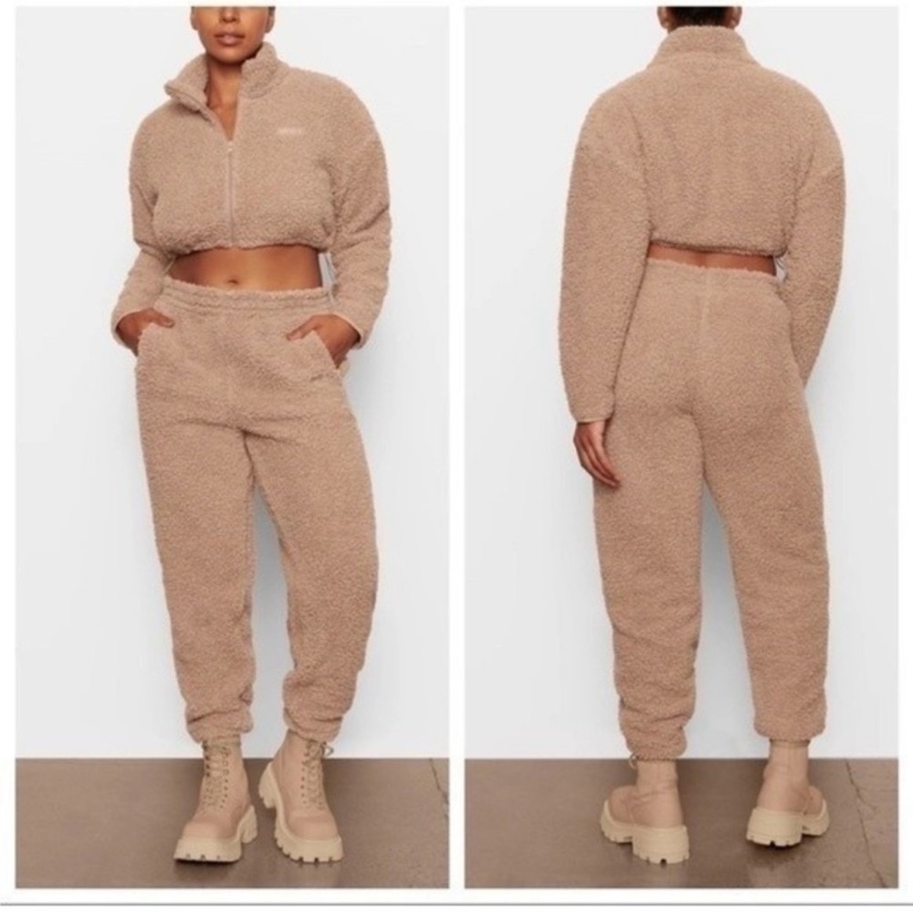 Skims Teddy Joggers Sherpa Lounge Pants Color Tigers Eye Size S NEW in Package